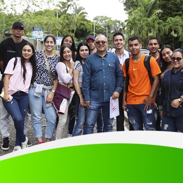 Estudiantes del programa de derecho visitan CentroAguas